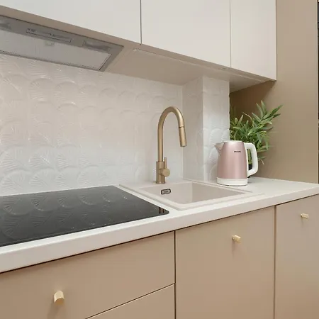 Urokliwe Studio Blisko Ulicy Piotrkowskiej W Samym Sercu Lodzi By Renters * Lodz