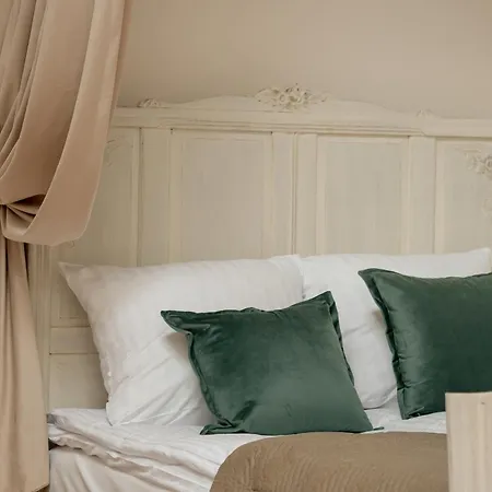 Urokliwe Studio Blisko Ulicy Piotrkowskiej W Samym Sercu Lodzi By Renters Apartment Lodz