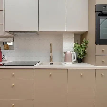 Urokliwe Studio Blisko Ulicy Piotrkowskiej W Samym Sercu Lodzi By Renters *