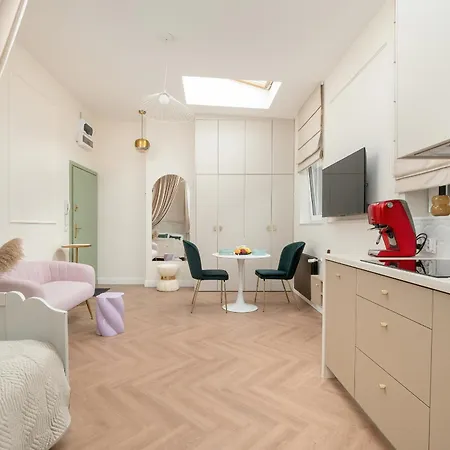 Urokliwe Studio Blisko Ulicy Piotrkowskiej W Samym Sercu Lodzi By Renters Lodz