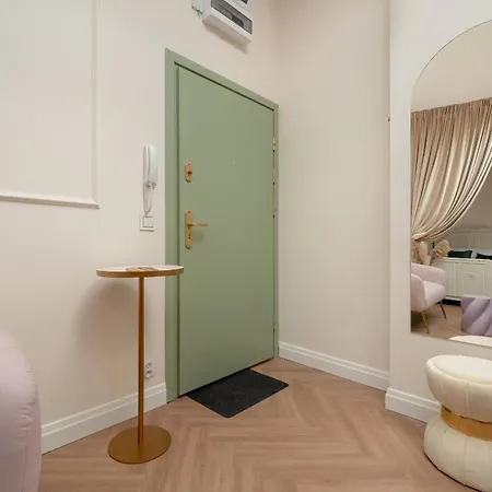 Urokliwe Studio Blisko Ulicy Piotrkowskiej W Samym Sercu Lodzi By Renters * Lodz