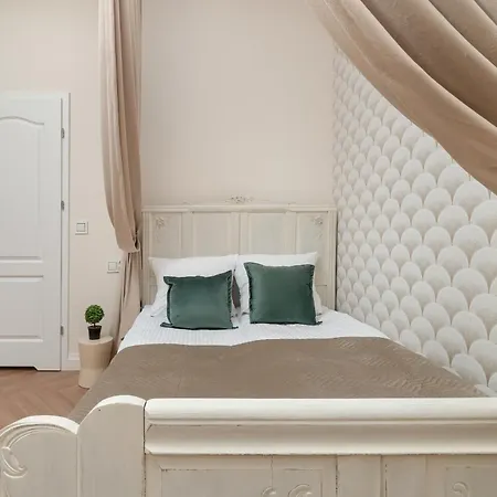 Apartment Urokliwe Studio Blisko Ulicy Piotrkowskiej W Samym Sercu Lodzi By Renters Lodz